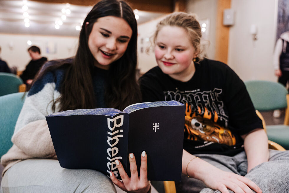 BESTSELGER: Bibelselskapet har i snitt solgt rundt 25.000 konfirmantbibler de siste åra, og omkring 30.000 tenåringer deltar stadig i Den norske kirkes konfirmasjonsundervisning.
 Foto: Bibelselskapet.