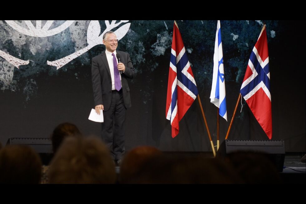 Israels ambassadør Alon Roth takket deltakerne på sommerkonferansen til den Internasjonale Kristne Ambassaden i Jerusalem for vennskapet.
 Foto: Philip Juliussen / ICEJ Press