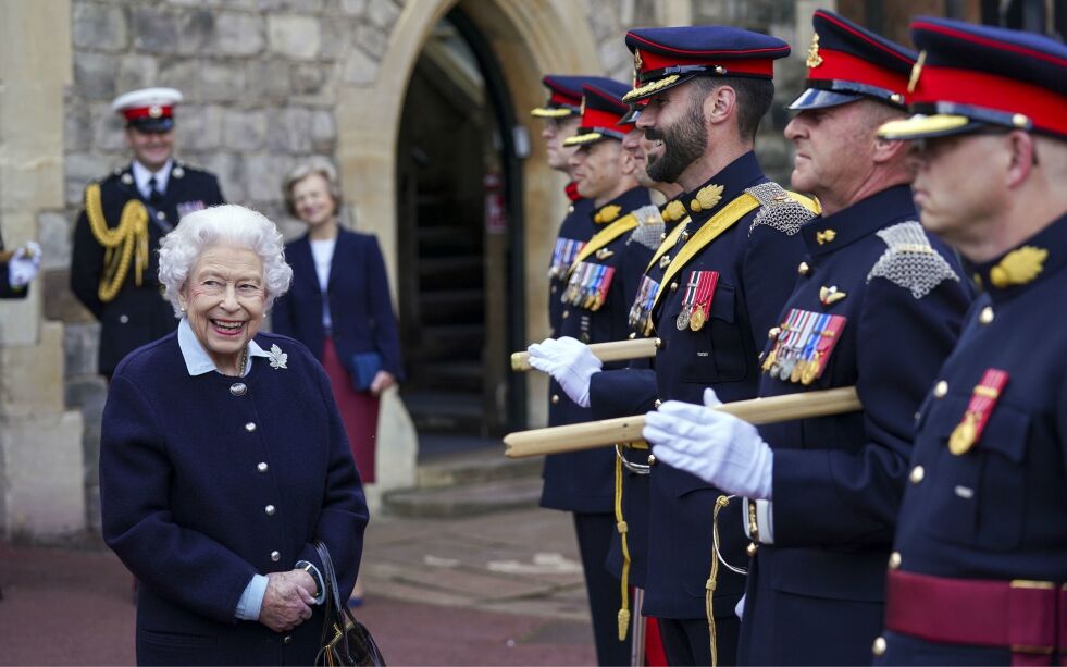 Dronning Elizabeth blir 6. februar den første britiske monarken til å sitte på tronen i 70 år. Platinajubileet markeres på storstilt vis i juni.
 Foto: Steve Parsons / NTB
