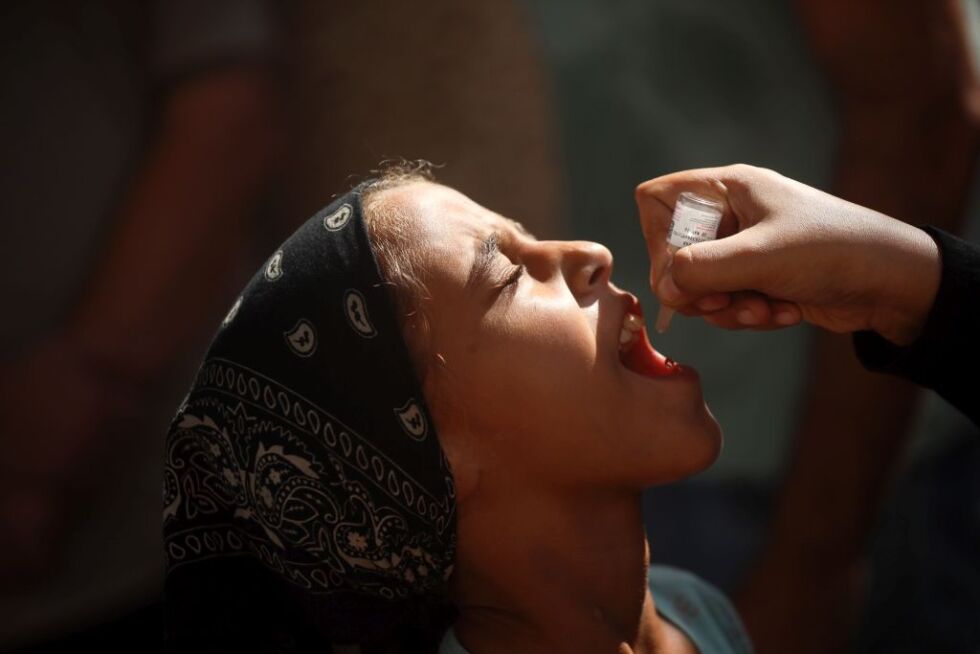 Barn i Gaza vaksineres mot polio. Bildet er tatt 1. september 2024 i Deir Al-Balah.
 Foto: Majdi Fathi/TPS