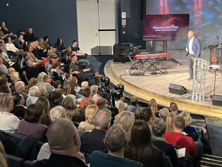 Fullt hus på profetkonferanse