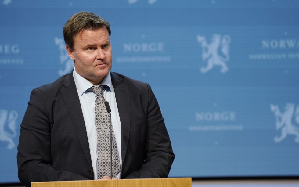 Assisterende helsedirektør Espen Rostrup Nakstad svarer på koronaspørsmål før jul.
 Foto:  Terje Bendiksby / NTB