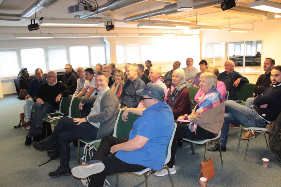 Forsamlingen: En liten forsamling med stor misjonserfaring.
 Foto: Finn Jarle Sæle