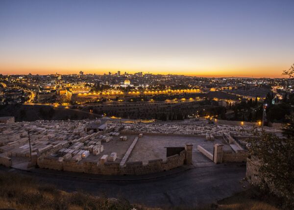 Titusener av palestinere til Israel under ramadan