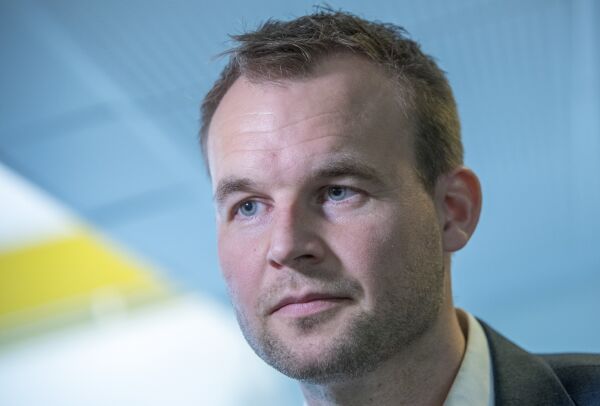Ropstad ber Fylkesmannen vurdere statsstøtten til Jehovas vitner