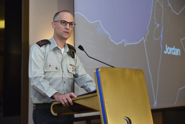 Lytter til IDF for å studere krigens lover