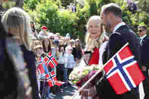 Folkefest på Moster da kronprinsparet gjestet kristenrettens 1000-årsfeiring