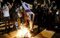 Brant israelsflagg utenfor Demokratenes Landsmøte