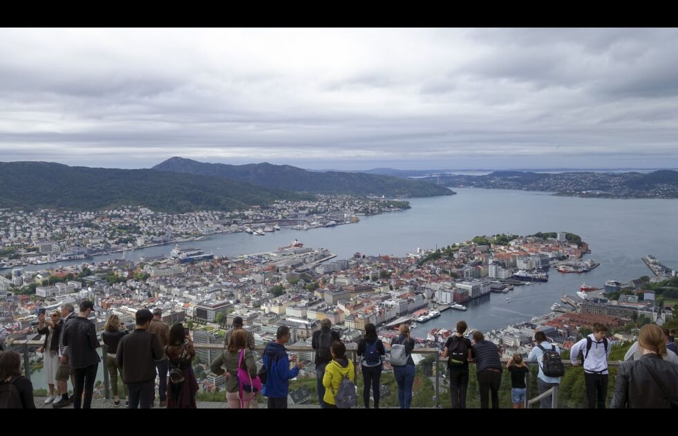 Fløibanen og Fløyen er en av Bergens mest besøkte og største turistattraksjoner. Byen er ifølge den årlige rapporten fra FN den 6. lykkeligste byen i verden.
 Foto: Marianne Løvland / NTB scanpix