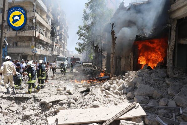 Sivile flykter fra bombene i Øst-Aleppo