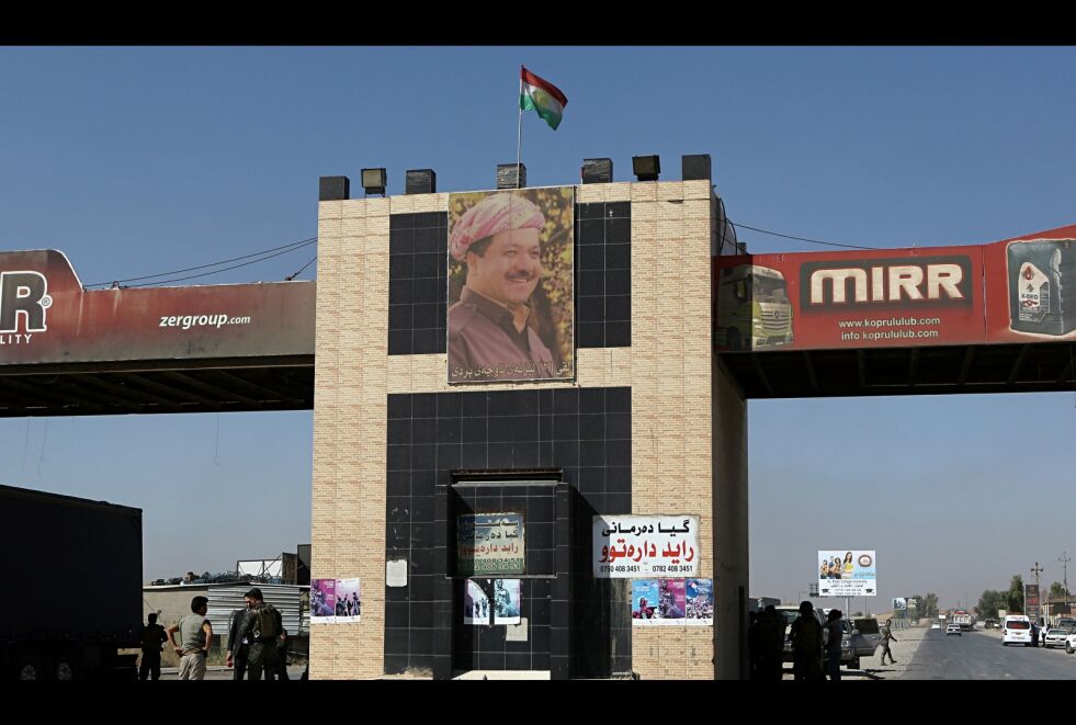Den irakiske regionen Kurdistans president Massoud Barzani, her avbildet ved en kontrollpost bemannet av kurdiske sikkerhetsstyrker i utkanten av Arbil, hadde en drøm. Nå er den knust. Foto: AP / NTB scanpix
