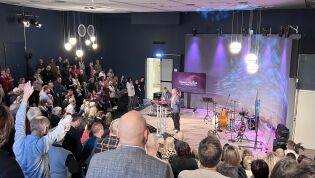 Profet-konferanse samlet fullt hus