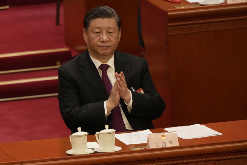 Xi Jinping ble fredag ikke overraskende gjenvalgt som president i Kina for tredje gang.
 Foto: AP / Mark Schiefelbein