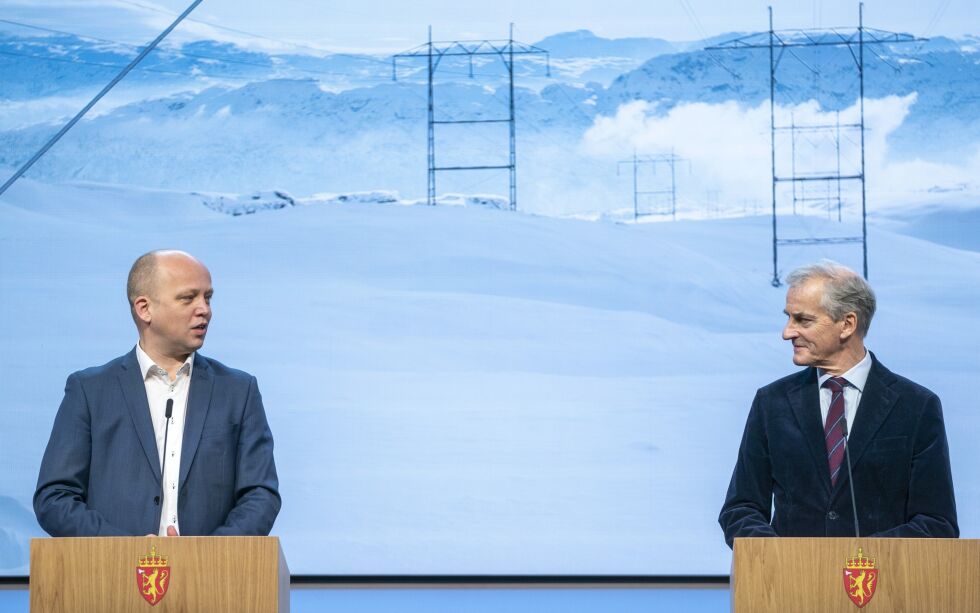 Finansminister Trygve Slagsvold Vedum (Sp) og statsminister Jonas Gahr Støre (Ap) vil øke strømstøtten ytterligere.
 Foto: Terje Pedersen / NTB