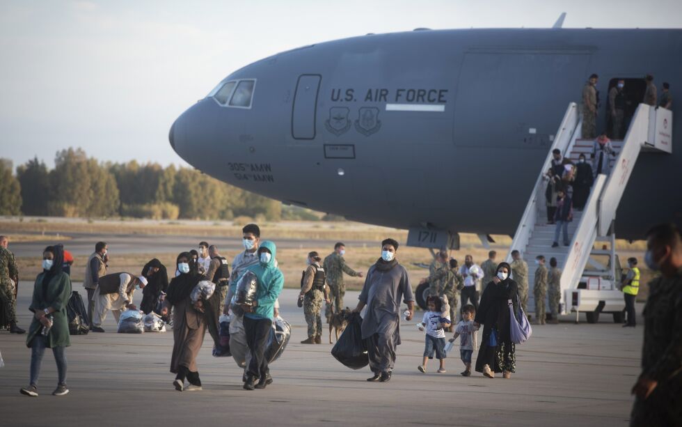 De siste ukene har vi sett strømmer av evakuerte og flyktninger fra Afghanistan ankomme Europa, som her sør i Spania 31. august.
 Foto: Marcos Moreno / NTB / AP