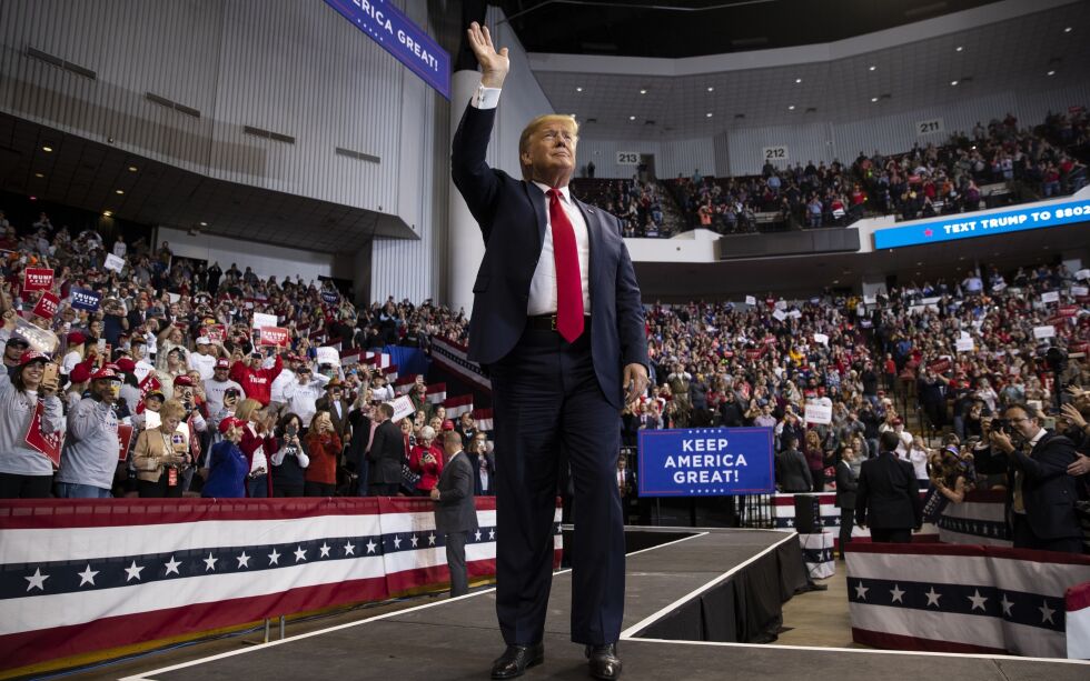 President Donald Trumps tilhengere tok ham varmt imot i CenturyLink Center i Bossier City.
Foto: Evan Vucci / NTB