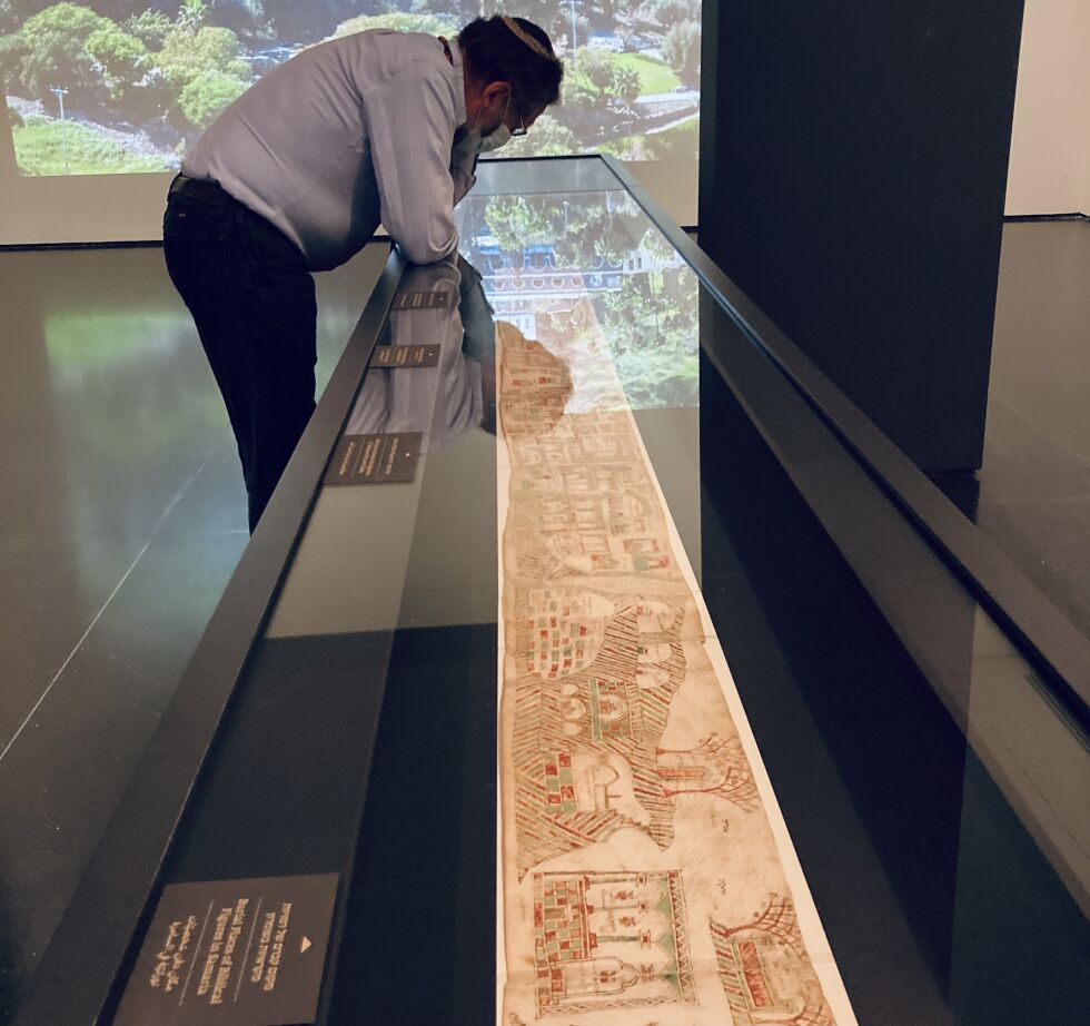 Dette er den eldste kjente visuelle reiseskildringen fra Det hellige land. Bokrullen er nesten elleve meter lang og dokumenterer en egyptisk jødes pilegrimsreise til Israel.
 Foto: Ingvill Mydland