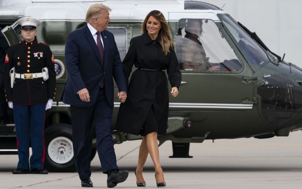 VALGKAMP: Melania Trump og president Donald Trump her på vei for å møte velgere i Pennsylvania.
 Foto: Alex Brandon / NTB