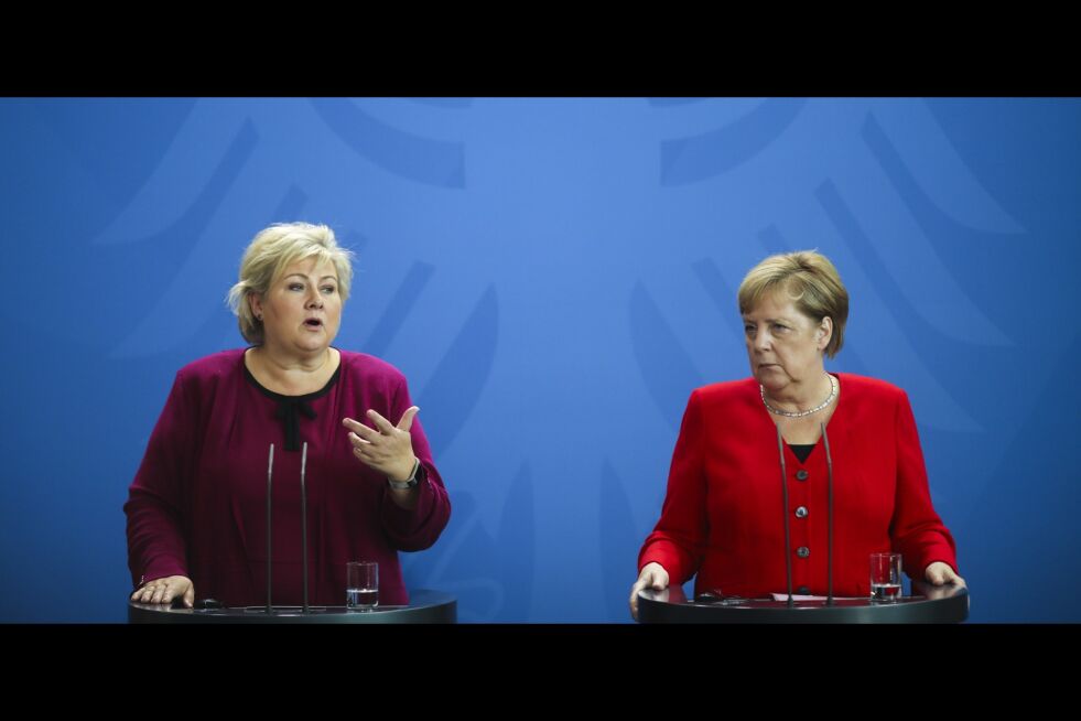 Statsminister Erna Solberg var tirsdag på besøk hos Tysklands statsminister Angela Merkel i Berlin. Foto: Markus Schreiber / AP / NTB scanpix