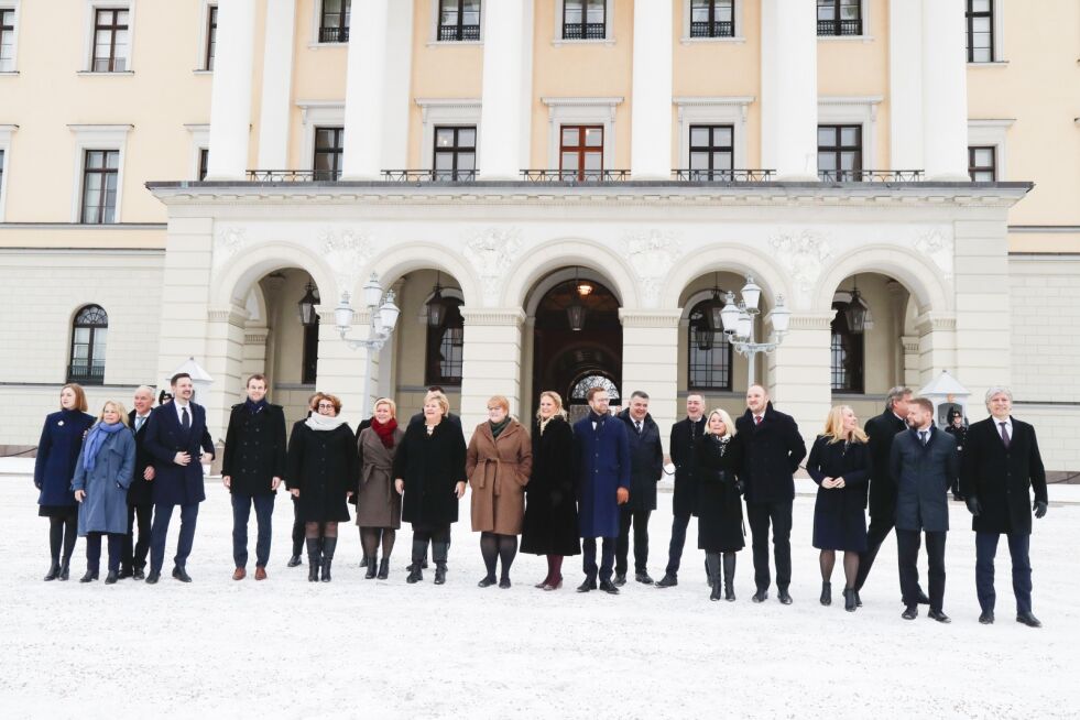 Statsminister Erna Solberg (H) presenterte sin utvidede regjering etter ekstraordinært statsråd på Slottet tirsdag. Foto: Heiko Junge / NTB scanpix