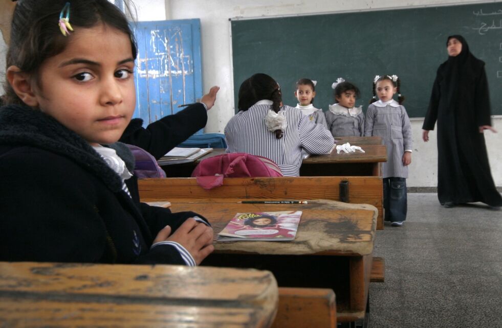 Hatpropaganda: Læremateriellet som brukes i alle palestinske skoler, inkludert bistandsfinansterte skoler drevet av FN-organisasjonen for hjelp til palestinske flyktninger (UNRWA), inneholder bøkene oppfordringer til hat, vold, martyrdød og utmattelseskrig mot Israel, ifølge flere forskningsrapporter.
 Foto: NTB Scanpix