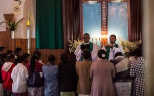 NMS gjenopptar støtten til den gassiske kirke