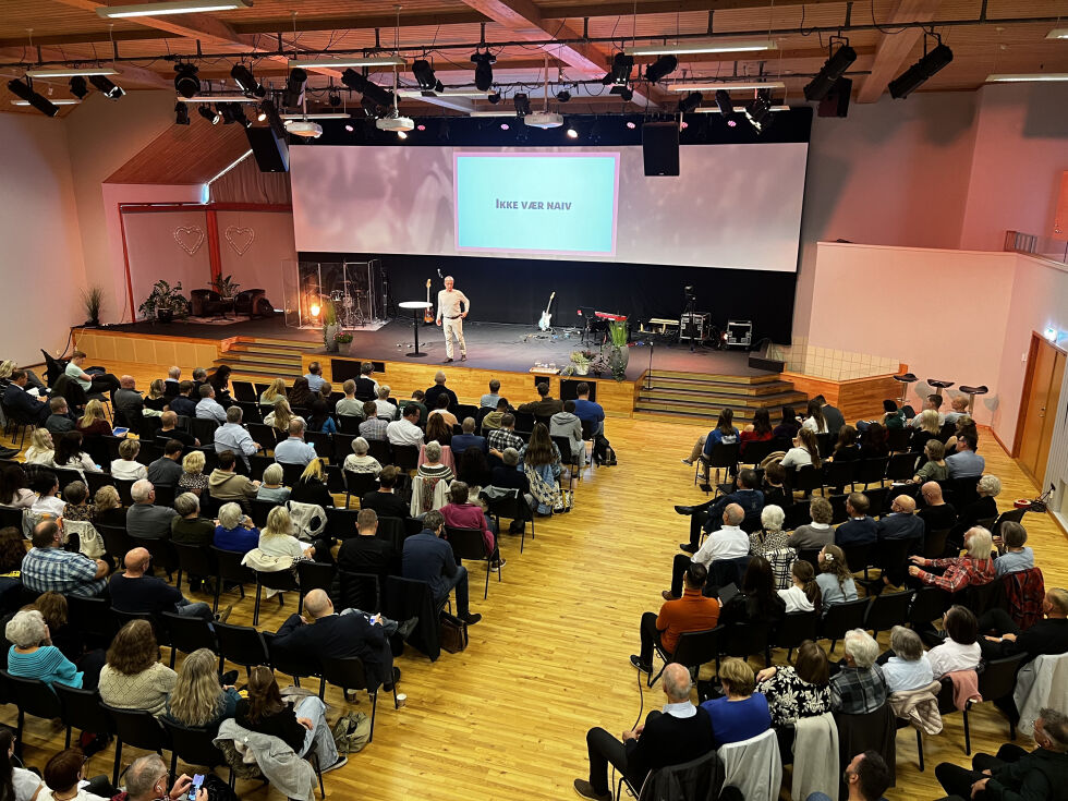 Troskonferansen 2022 i Asker ble arrangert 14.-16. oktober. Kveldsmøtene samlet rundt 400 deltakere.
 Foto: Ruben Apelthun