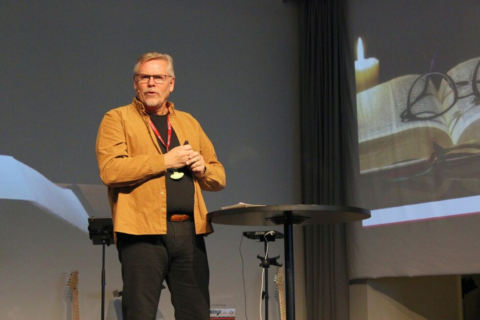 PREKTE: Lørdag formiddag prekte pastor i Fredheim Arena, Runar Landro, til de fremmøtte på konferansen.
 Foto: Dag Buhagen