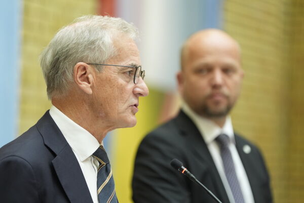 Partiene i høyspent strid om EU-pakke