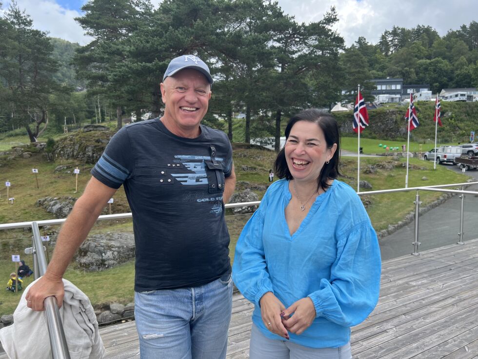 Margrethe Tveit, daglig leder, og styreleder Jan Frithjof Bay Gundersen  i Oasen Media ønsker å hjelpe kristennorge å nå ut med det gode budskapet.
 Foto: Trine Overå Hansen