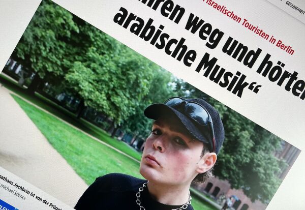 Angrepet på gata fordi han snakket i telefonen på hebraisk