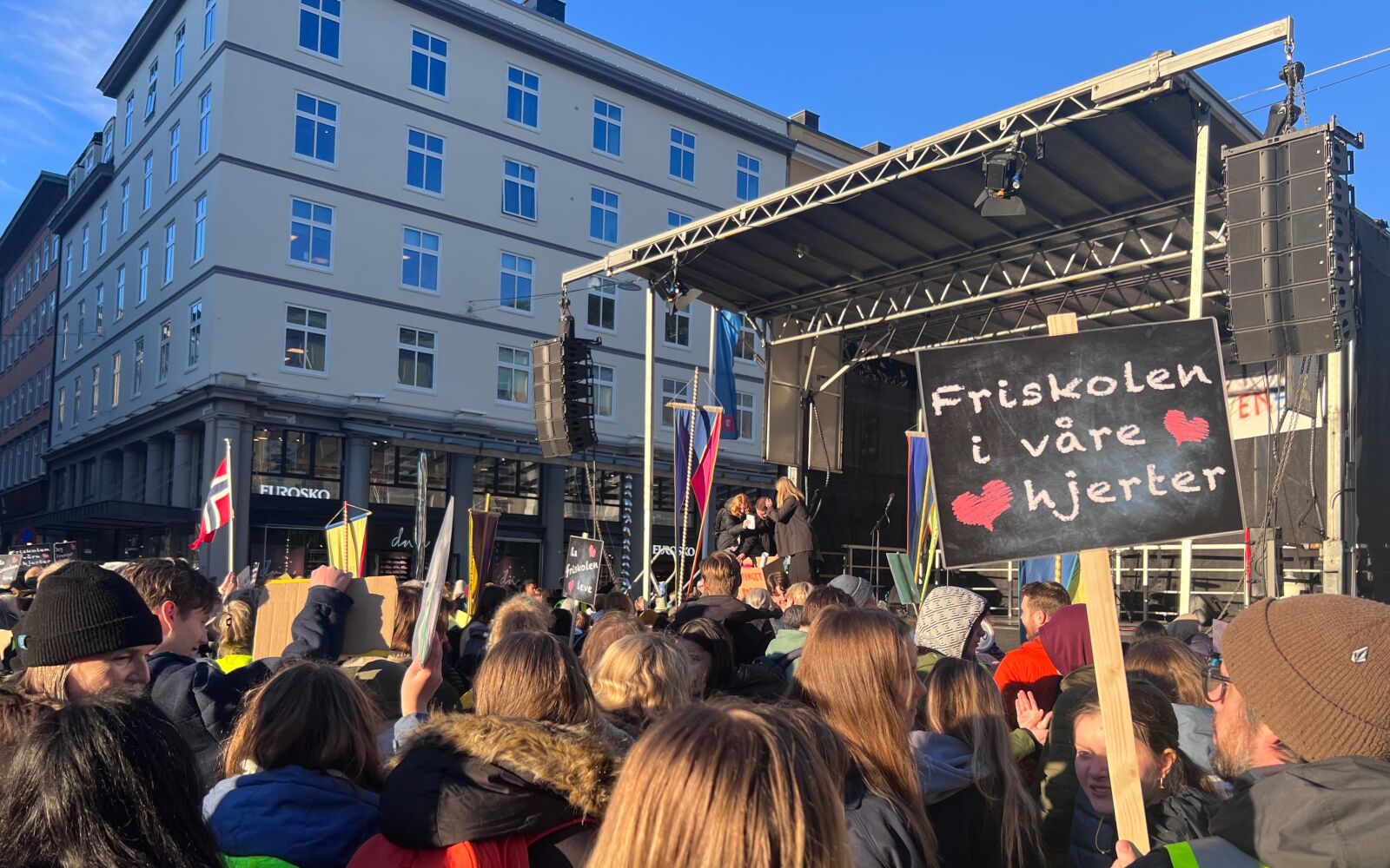 Regjeringen Snur Om Friskolekutt Etter Kraftige Protester