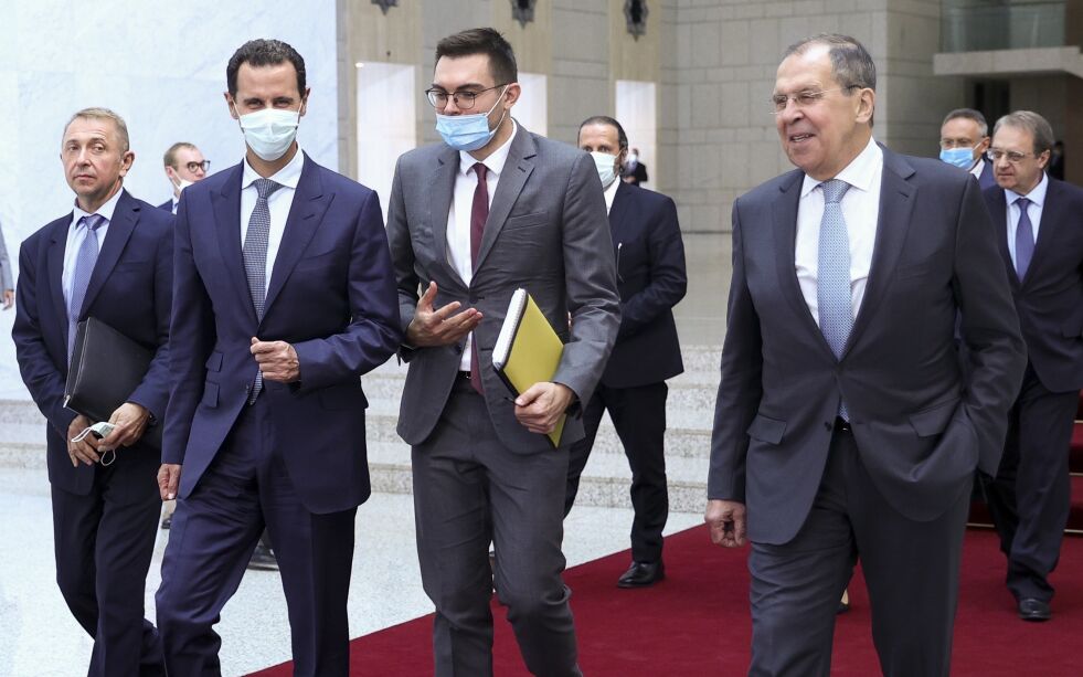 Bashar al-Assad (nummer to fra venstre) hadde møter med den russiske utenriksministeren Sergey Lavrov (til høyre) i Damaskus mandag 7. september 2020. Møtet var det første offisielle besøket mellom de to statene siden 2012. Russland har vært en nær alliert av Assad i Syrias lange og blodige ni år lange borgerkrig, og har gitt Assad viktig militær, økonomisk og politisk støtte.
 Foto: NTB Scanpix