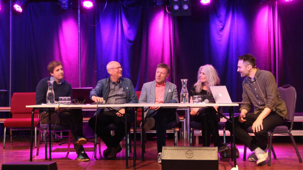 Møter positiv interesse for tro