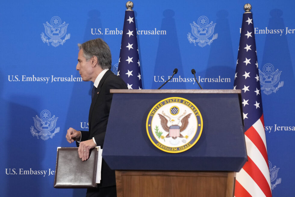 USAs utenriksminister Antony Blinken forlater en pressekonferanse i Tel Aviv, onsdag 7. februar 2024.
 Foto: AP Photo/Schiefelbein, Pool/NTB.