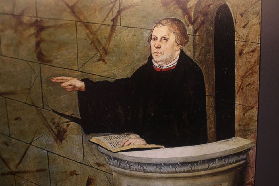 Maleri av Martin Luther på prekestolen. Illustrasjonsfoto.