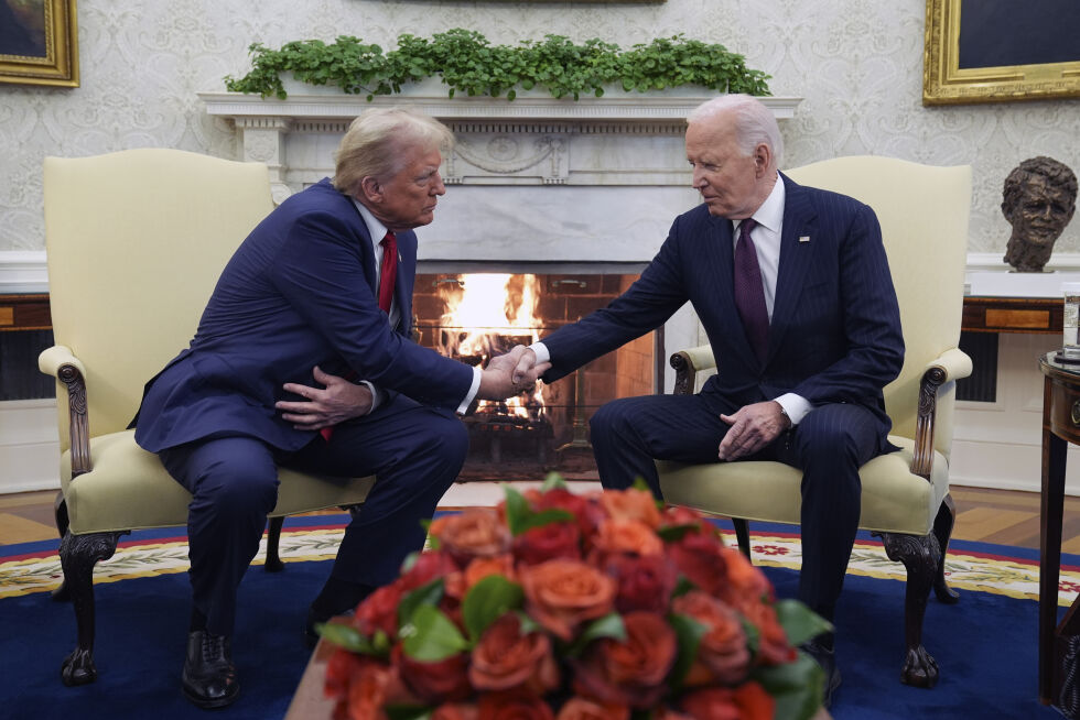 USAs president Joe Biden (t.h.) tok imot påtroppende president Donald Trump i Det hvite hus onsdag.
 Foto: Evan Vucci / AP / NTB