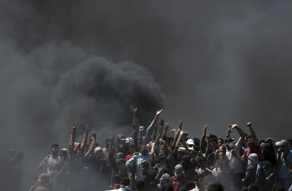 50.000 trosset Israels advarsler og marsjerte mot Gaza-grensen
