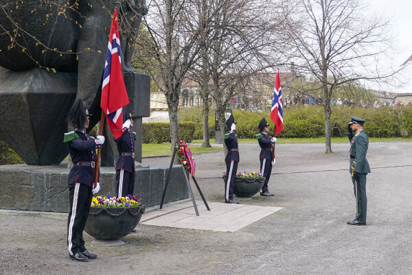 Kronprinsen og statsministeren markerte frigjøringsdagen på Akershus festning
