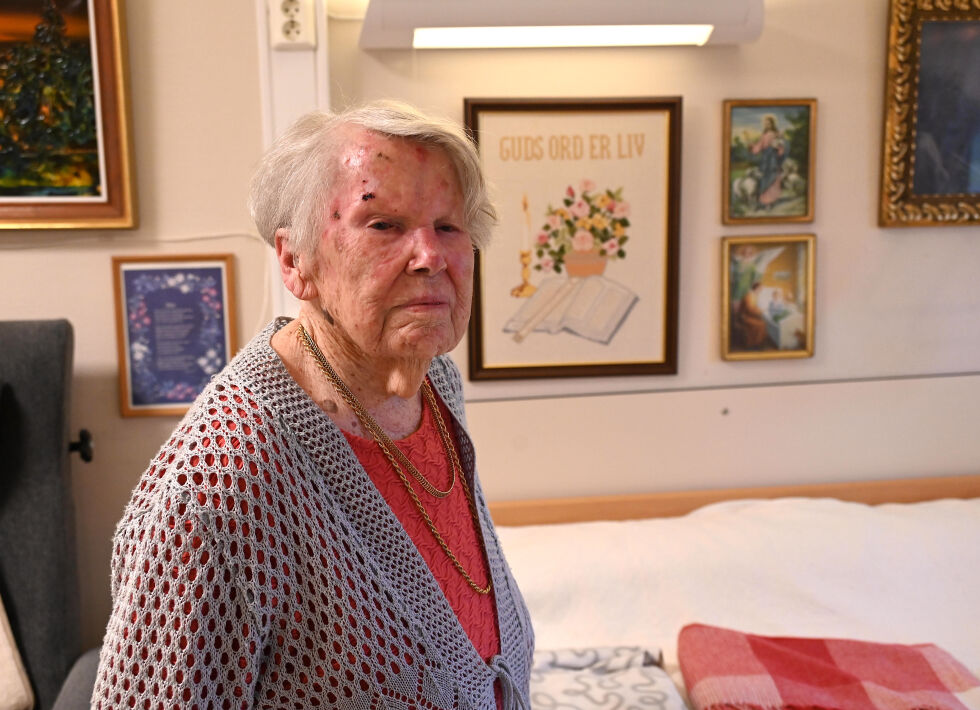 LIVET: – Jeg har et meningsfylt liv, men med en så høy alder, er jeg forberedt på å flytte fra denne verden, sier 105-åringen Annie Arnesen.
 Foto: Boe Johannes Hermansen, KPK.