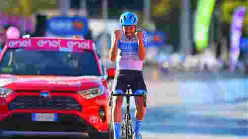 Alex Dowsett vinner den åttende etappen i Giro d’Italia for Israel Start-up Nation