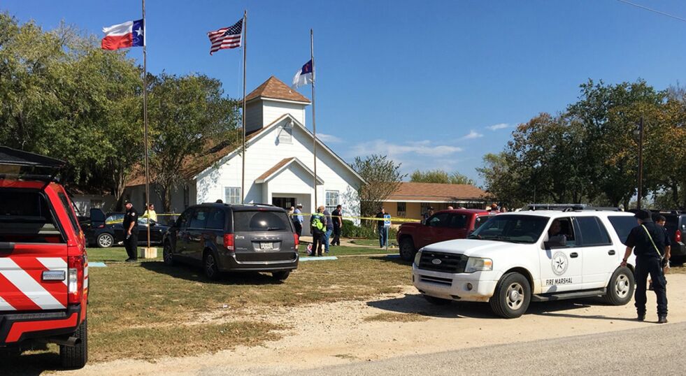 En mann åpnet søndag ild under gudstjenesten i kirken i Sutherland Springs i delstaten Texas i USA søndag. Foto: AP / NTB scanpix.
