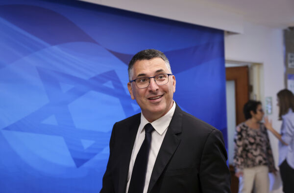 Netanyahu styrkes på hjemmebane – rival slutter seg til regjeringen