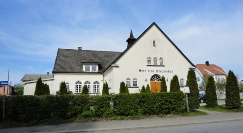 Solgt: Det 90 år gamle Misjonshuset har tilhørt Norsk Luthersk Misjonssamband og ligger sentralt i Fredrikstad. Nå er det solgt til den muslimske foreningen Masjid Darussalam.