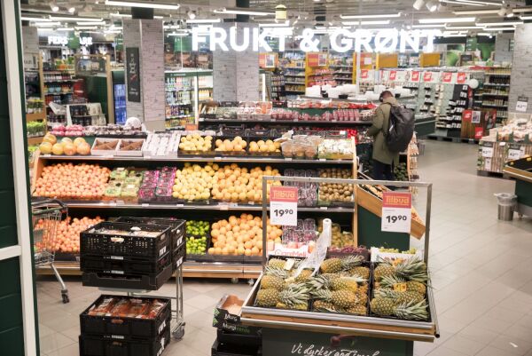 Iverksetter koronatiltak i matbutikker
