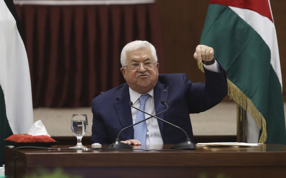 President for de palestinske selvstyremyndighetene og leder av Fatha, Mahomoud Abbas klamrer seg til makten og skylder på Israel når han utsetter det som skulle vært det første valget siden 2005.