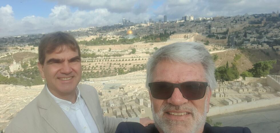 I DET HELLIGE LAND: Rolf Gunnar Heitmann (til høyre) gjestet nylig Israel sammen med Jarle Råmunddal.
 Foto: Privat