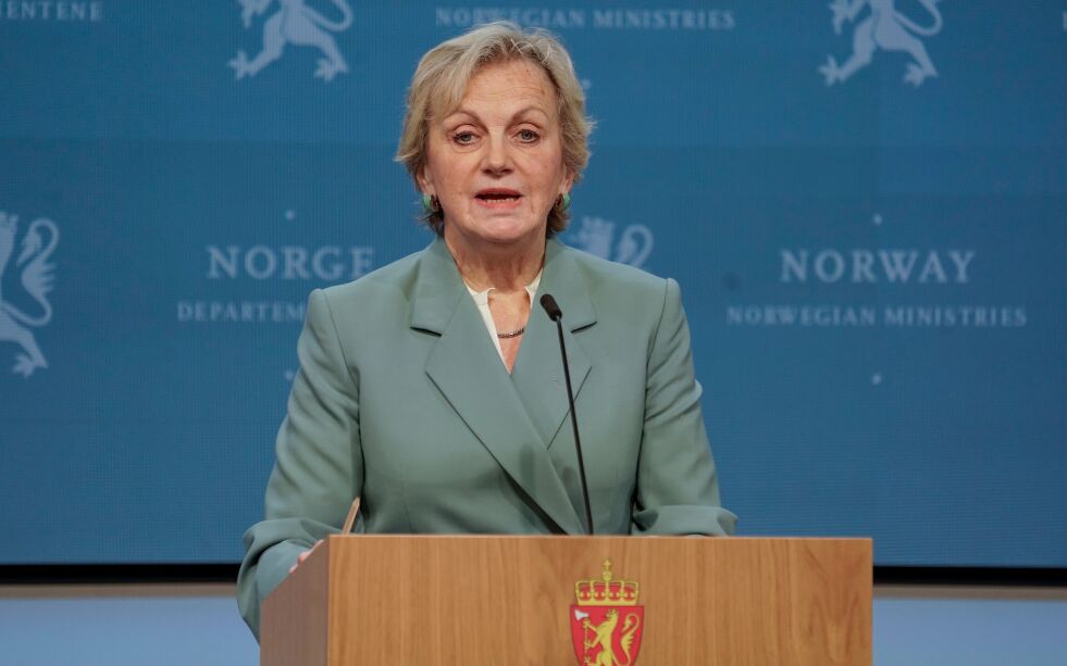 Leder av abortutvalget, Kari Sønderland, under fremleggelsen av Abortutvalgets rapport.
 Foto: Heiko Junge / NTB