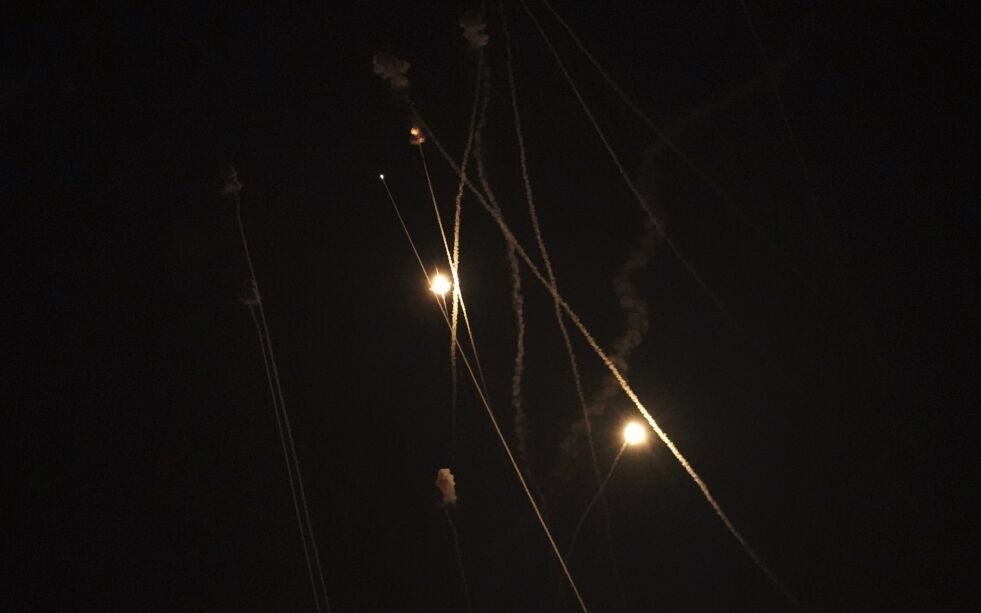 Israels forsvarssystem Iron Dome avskjærte terrorraketten som ble sendt fra Gazastripen mot israelske sivile mål onsdag kveld.
 Foto: Adel Hana/NTB