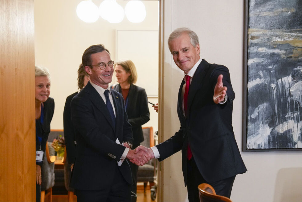 Norges statsminister Jonas Gahr Støre (t.h.) tar imot Sveriges statsminister Ulf Kristersson til et bilateralt møte 31. oktober 2023. De to har veldig forskjellig syn på Israels krig mot terrororganisasjonen Hamas.
 Foto: Javad Parsa / NTB